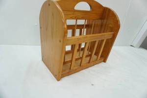 lot 135 image: magazine rack