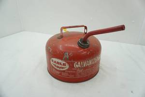 lot 140 image: vintage Eagle gas can 2.5gal