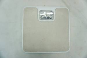 lot 143 image: bathroom scale