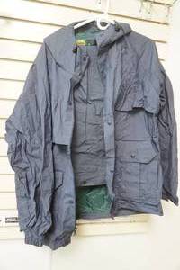 lot 160 image: Cabelas Rain Jacket & Pants Size L
