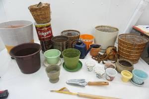 lot 177 image: Large Lot of planters
