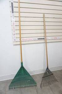 lot 190 image: Rakes