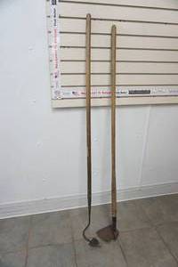lot 192 image: Garden hoes