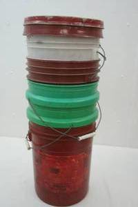 lot 196 image: 5  gallon buckets with 2 lids