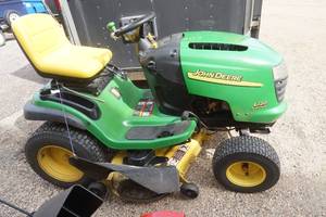 John Deere L120 Automatic Lawn Mower
