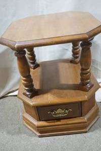 lot 206 image: Side Table 17x21