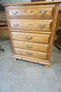 lot 244 image: Young Hinkle brand chest of drawers ,dresser    with mirror, queen size bed frame