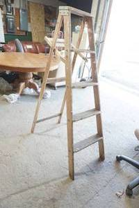 lot 247 image: 5 wooden ladder