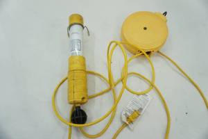 lot 253 image: drop light with retractable extension cord