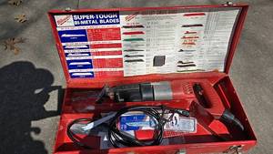 lot 20 image: Milwaukee 6507 Heavy-Duty Sawzall Reciprocating Saw, 120V, 5.0 Amps, SN 0631891275