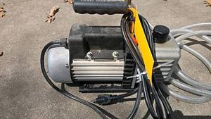 lot 26 image: Pittsburgh Automotive 3 CFM Two Stage Vacuum Pump, 120VAC, 4.7A, SN 3647-2049