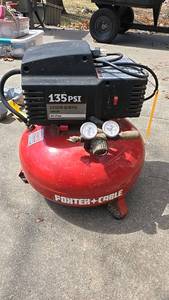lot 32 image: Porter-Cable CFFN251T Pancake Air Compressor, 135 PSI, 2.6 SCFM  90 PSI