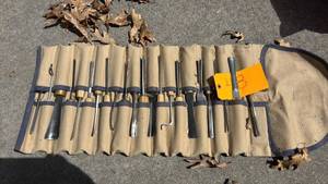 lot 48 image: Flexcut 16-Piece Wood Carving Tools Set, USA, Canvas Case