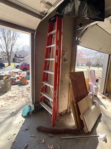 lot 93 image: Werner 8 ft Fiberglass Step Ladder, Model F1A08, 300 lbs Capacity