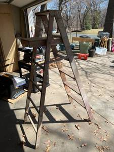 lot 94 image: Davidson 6ft Wooden Step Ladder, 6 Steps, Industrial Weight Capacity