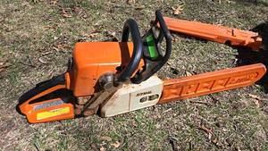 lot 95 image: Stihl MS 250 Gas-Powered Chainsaw, 18 Bar, Carry Case