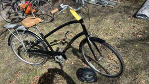 lot 101 image: Cownie Cruiser Bike