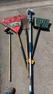 lot 106 image: Garden and Snow Tools Set with Rake, Shovel, Hoe, Broom