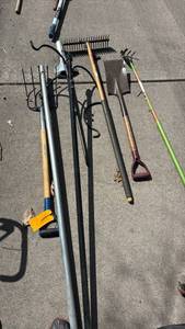 lot 107 image: Various Garden Tools Set Rakes, Shovel, Hoe, Metal & Pot Hangers