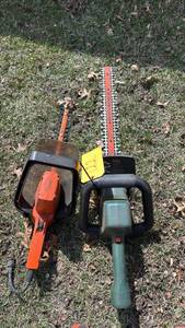 lot 122 image: Lawnmaster 13 Hedge Trimmer & Black & Decker 22 HS1022, Electric
