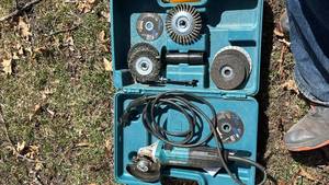 lot 128 image: Makita GA4030 Angle Grinder, 120V, 6A, 11,000 RPM, 4 Wheel