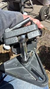 lot 137 image: Assorted including variable angle carving vise