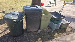 lot 179 image: Assorted Garbage Cans & Bins