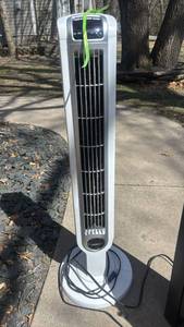 lot 184 image: Lasko 2510 Tower Fan, 120V, 60Hz, White