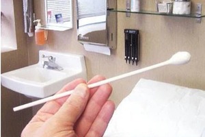 lot 120 image: MSRP $300 1 Case (500 each) NEW MediChoice OBP016 16 Plastic Shaft Rayon Tipped Swab Applicators &nbspwound care, applying topical medications, cleaning,&nbspindustrial settings for cleaning and residue removal, cosmetic & spa applications