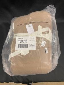 lot 15 image: Luxury Cotton Chamois Bedding with Small Tear