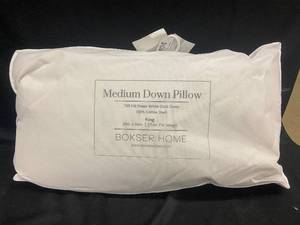 lot 50 image: Medium Down Pillow King Size 700 Fill Power