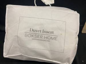lot 72 image: Twin Size Extra Warm FeatherDown Duvet Insert by Bokser Home