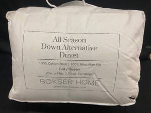 lot 78 image: FullQueen All Season Down Alternative Duvet