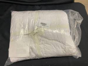 lot 79 image: King Size French Linen Box Stitch Quilt - White