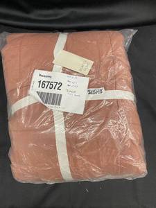 lot 90 image: King Size French Linen Quilt with Loose Threads