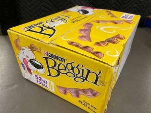 lot 7 image: Purina Beggin Treats - 3.25 Lb Box with Real Bacon