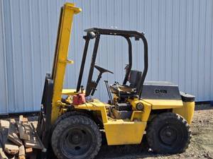 lot 3A image: Clark Gas Forklift - Running Condition