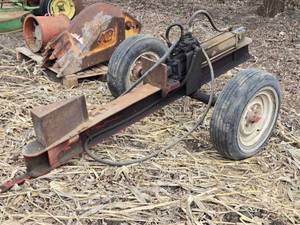 lot 27 image: Heavy Duty Hydraulic Log Splitter on Wheels