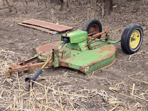 lot 33 image: Used John Deere Rotary Cutter Model 127 - 81 Across