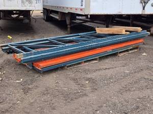 lot 39 image: Set of Heavy Duty Steel Warehouse Pallet Racks - 4 Risers, 14 Cross Beams