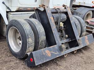 lot 43 image: Heavy-Duty Hendrickson Turner Flip Axle T-9-325