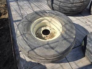 lot 47 image: Heavy Duty Ag Tire