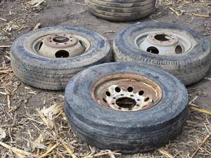 lot 59 image: Lot 3 - 16 Used Tires on Rims