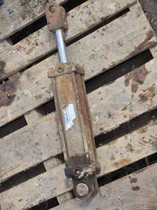 lot 64 image: Used High-Pressure Hydraulic Cylinder, 1750 PSI - Barrel is 12