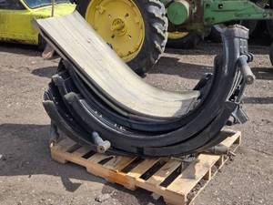 lot 77 image: Various Truck and Trailer Fenders