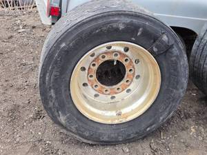 lot 82 image: Damaged  44550 R22.5 Trailer on Aluminum Rim
