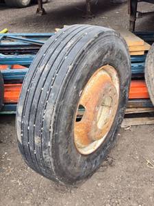 lot 88 image: Heavy Duty 11R22.5 14PR Truck Tire with Steel Rim