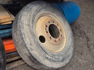 lot 89 image: Used Michelin Radial XZA-1 Truck Tire with Rim 11R22.5