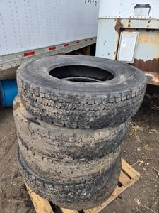 lot 90 image: 5 Used Michelin 11R22.5 Truck Tires