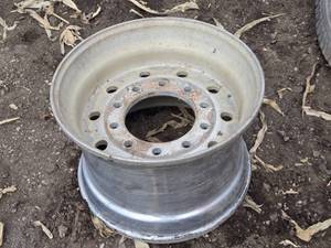 lot 94 image: Heavy-Duty Used super single truck rim